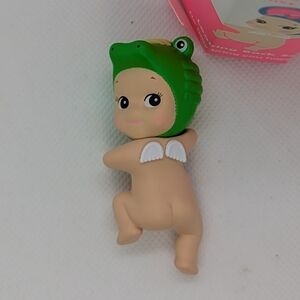 Sonny Angel Looking Back Hipper  - Crocodile